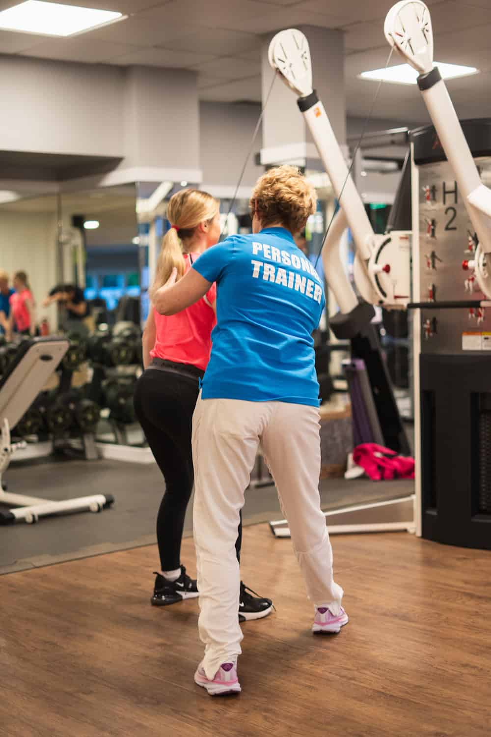 Trainer mit Schüler